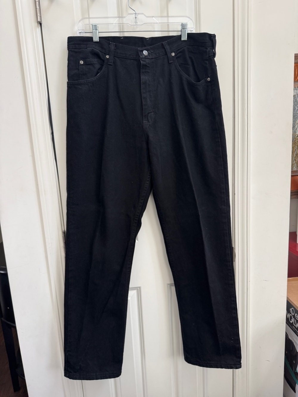 Wrangler Black Relaxed Straight Men's Jeans
